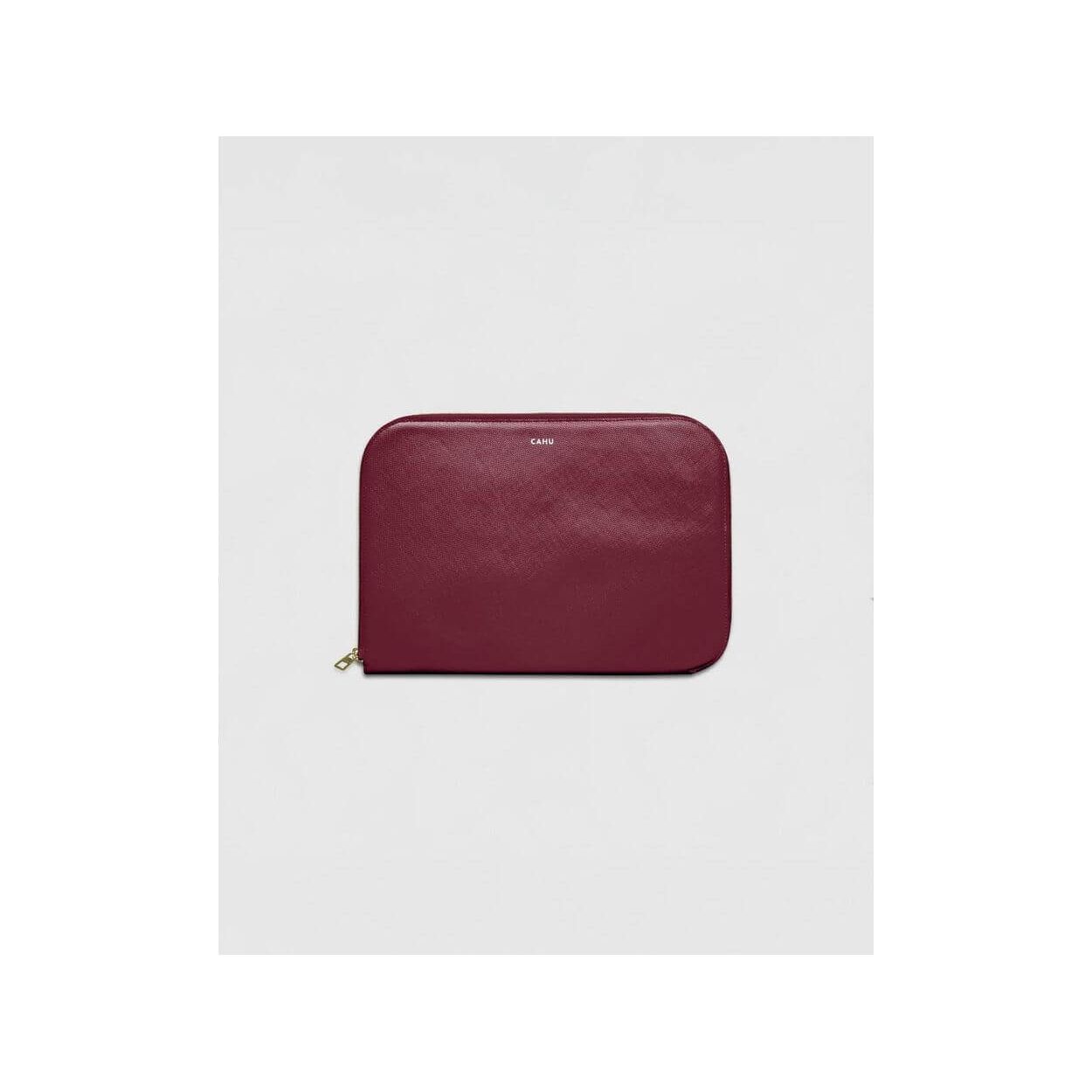 La Pochette Claude, burgundy 13-inch laptop sleeve, premium PVC exterior, cotton lining, gold zipper closure.