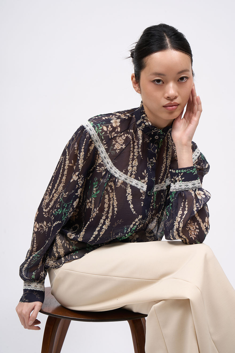 BLOUSE