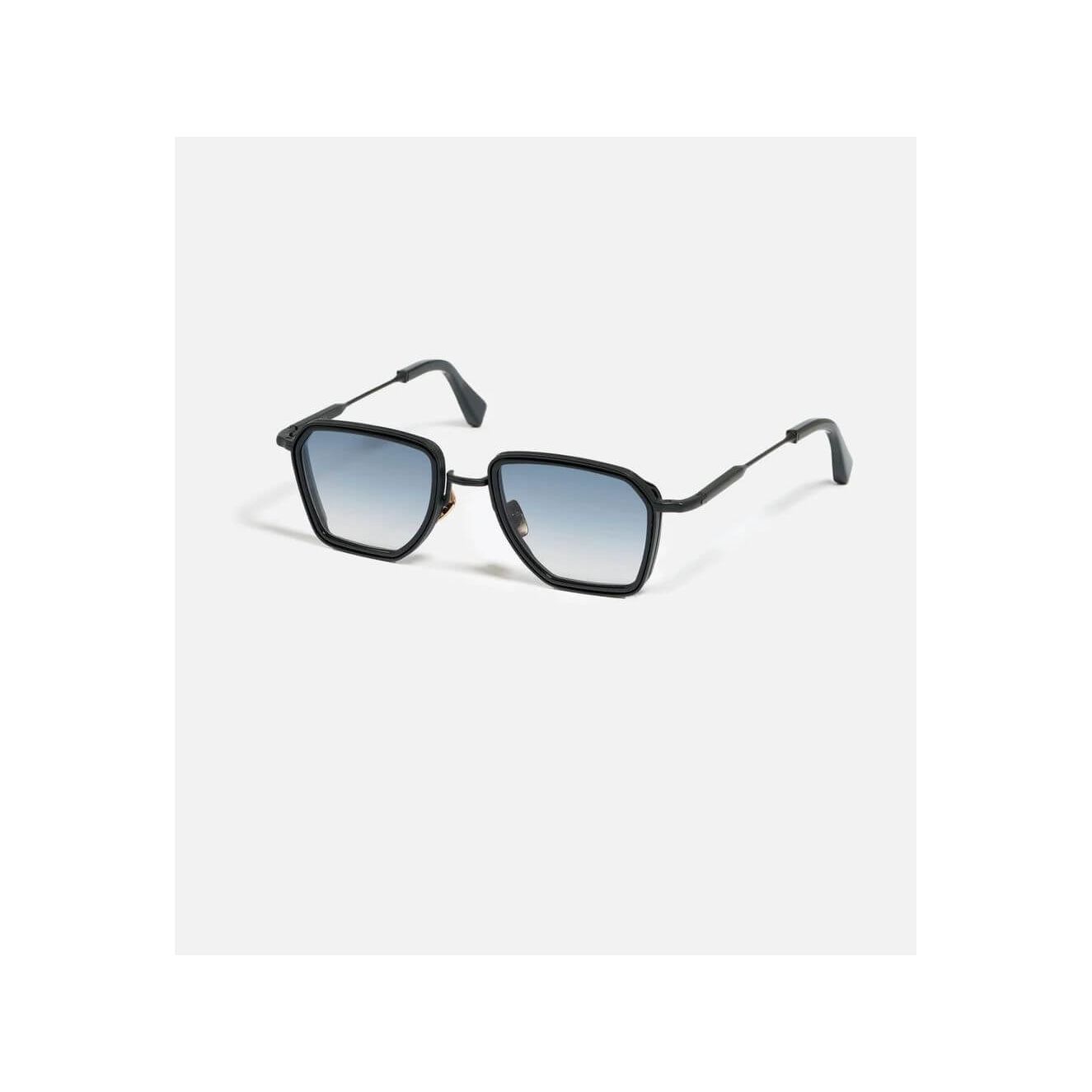 Sunglasses André 2 with square frames and gradient lenses, stylish accessory for sunny days.