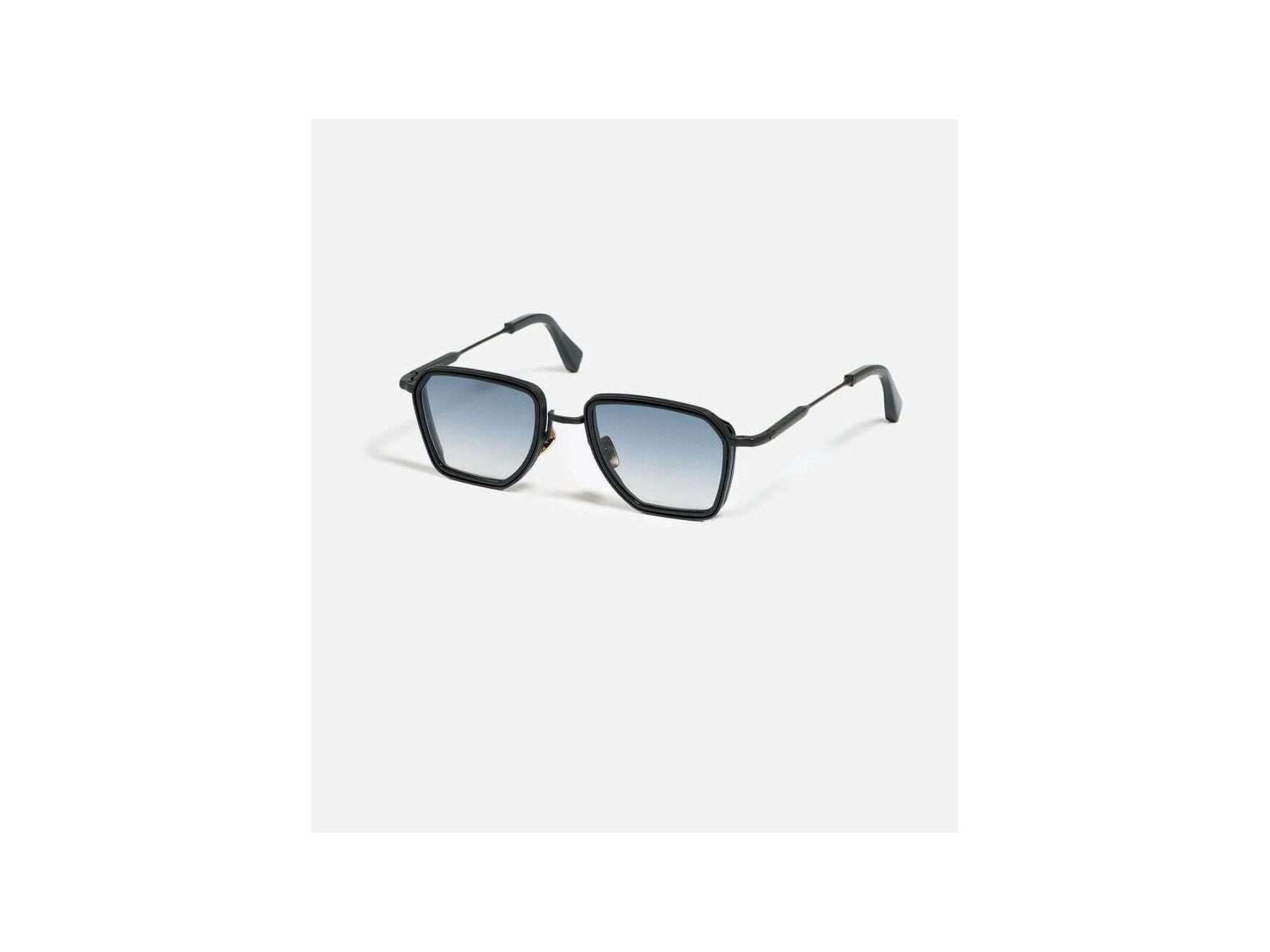 Sunglasses André 2 with square frames and gradient lenses, stylish accessory for sunny days.