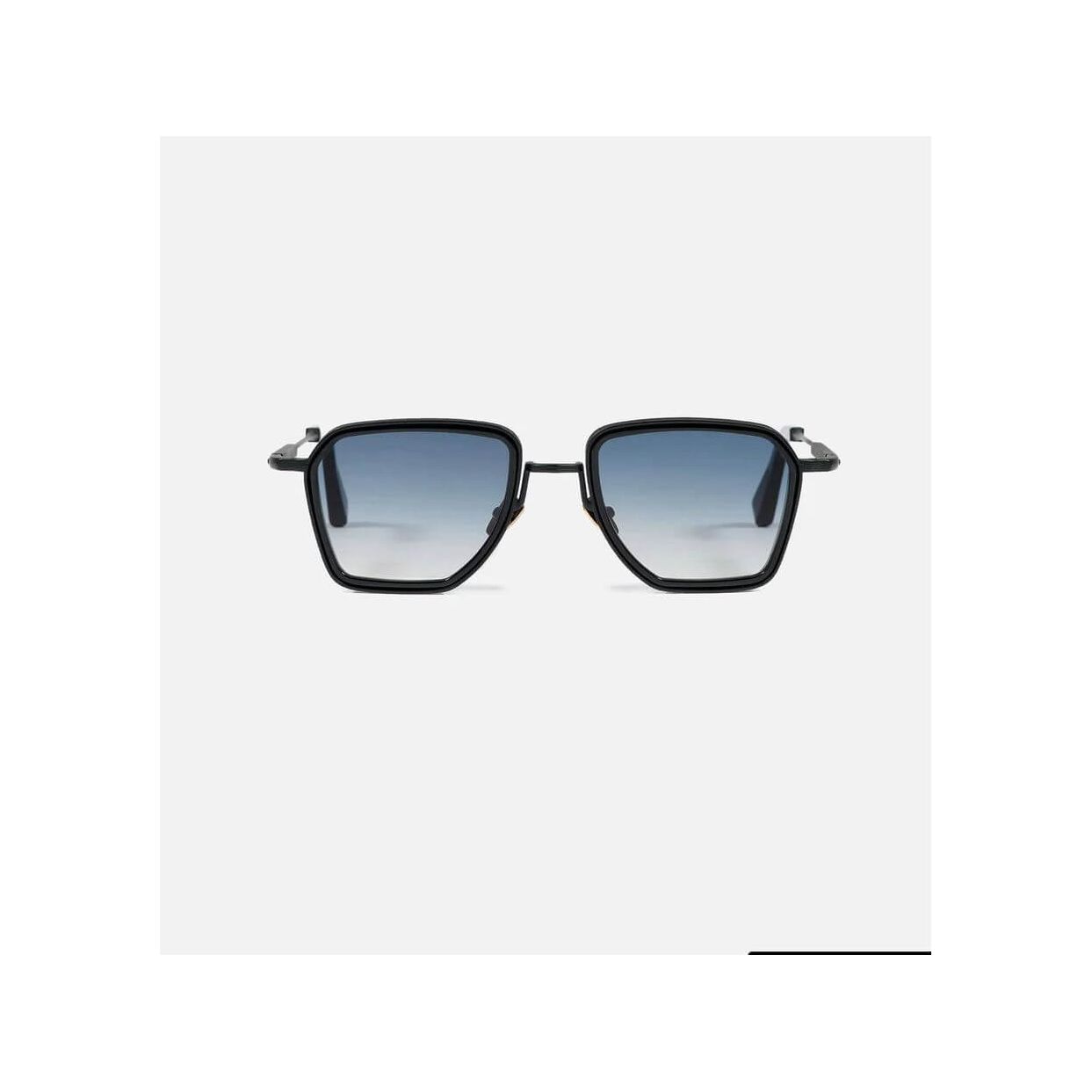 Stylish André 2 sunglasses featuring a modern square design and gradient lenses for ultimate sun protection.