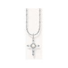 Chaîne argentée avec pendentif croix blanche, pierres en zirconium et perle de culture, style vintage.