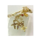 Collier Mystique en plaqué or 24 carats avec pendentifs colorés, symbolisant la beauté de la Corse.