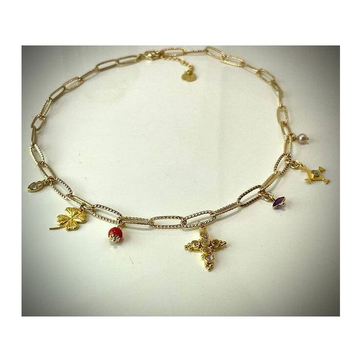 Collier Mystique Corsica: elegant gold necklace with unique charms symbolizing beauty and mysticism.