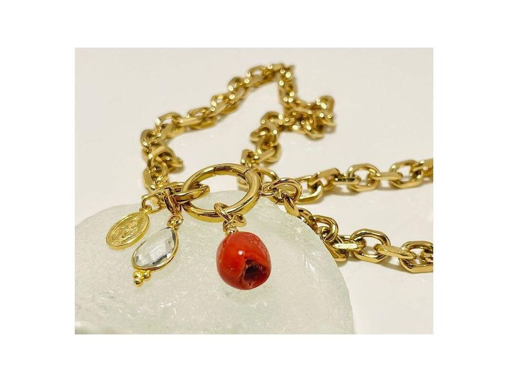 Collier Madone bracelet featuring Mediterranean red coral and gold links, showcasing elegance and craftsmanship.