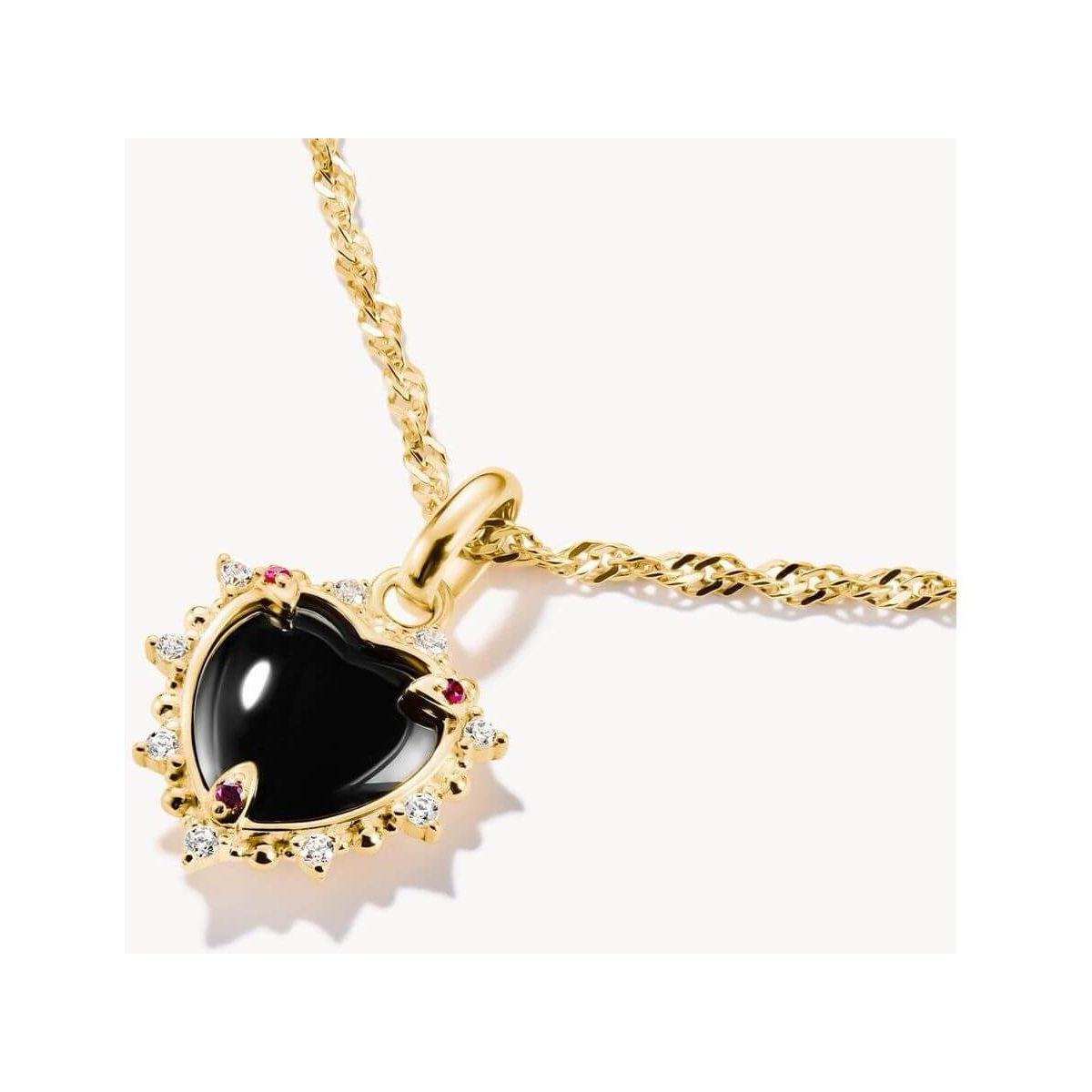 Pendentif charm cœur vintage noir en argent 925 plaqué or, orné de zirconium et pierres blanches, élégant et polyvalent.
