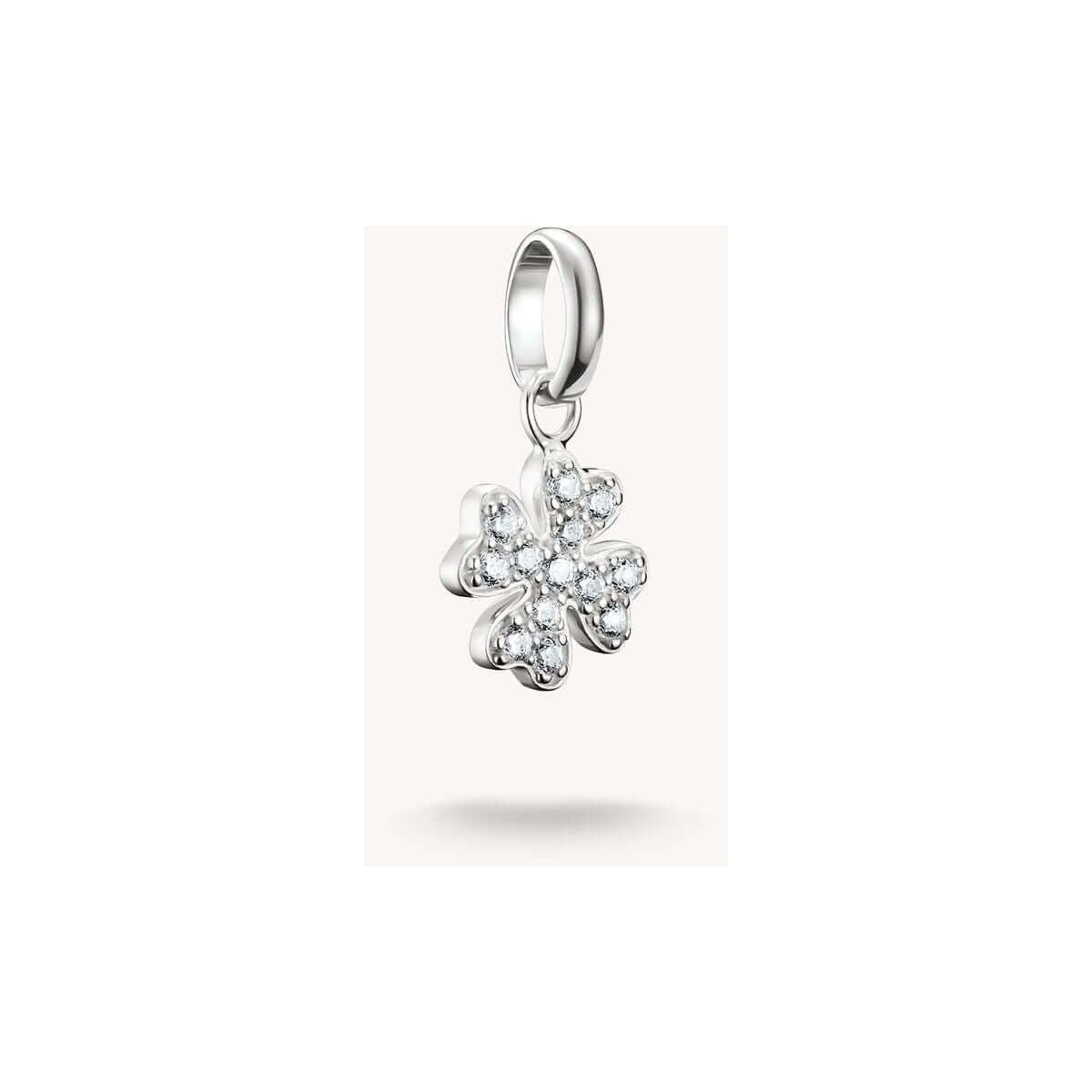 Pendentif charm trèfle à quatre feuilles en argent avec pierres blanches en zirconium, symbole de chance et élégance.