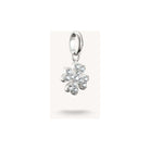 Pendentif charm trèfle à quatre feuilles en argent avec pierres blanches en zirconium, symbole de chance et élégance.