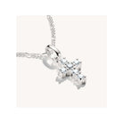 Pendentif charm croix en argent 925 avec zirconium blanc, élégant et moderne, sur chaîne.