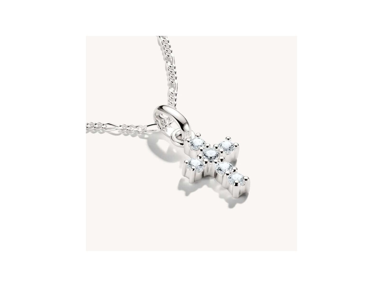 Pendentif charm croix en argent 925 avec zirconium blanc, élégant et moderne, sur chaîne.