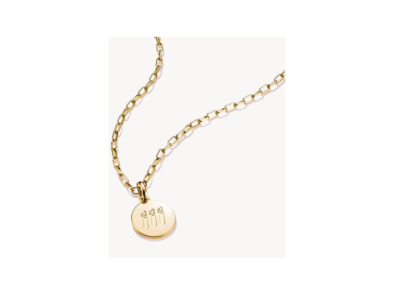Pendentif charm numéro angélique 111 en plaqué or avec trois pierres blanches en zirconium sur chaîne dorée.