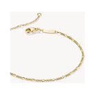 Bracelet charm design Figaro in 18k gold plating, showcasing elegant links and extension chain.