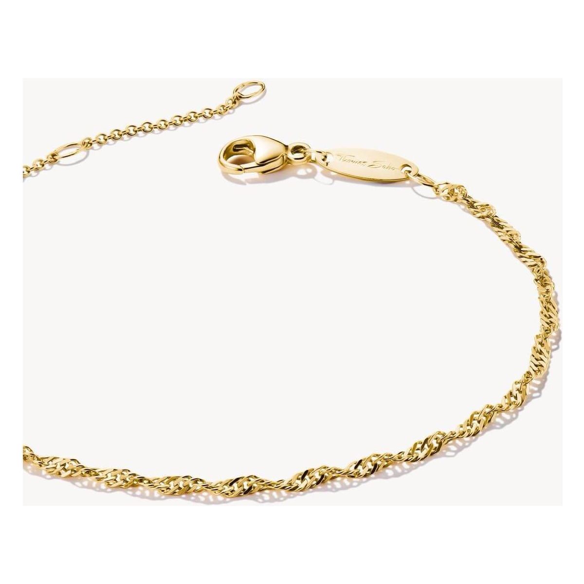 Bracelet Charm Design Singapour en plaqué or, finition brillante et design raffiné pour une touche d'élégance.