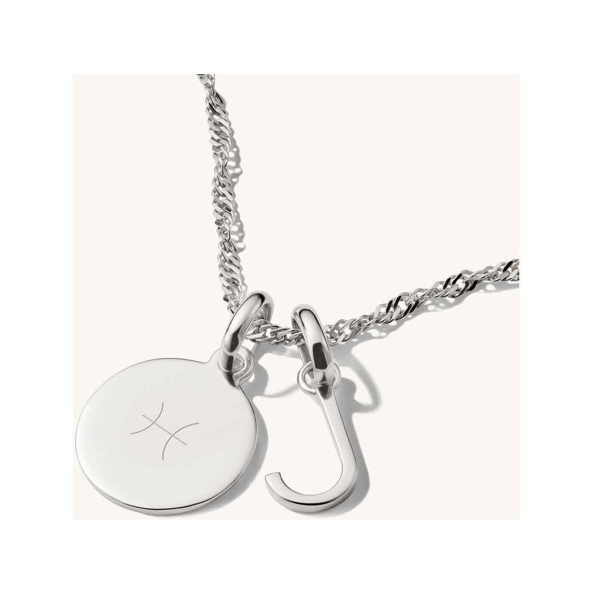 Pendentif médaille Connect Charm en argent recyclé avec charm hook, design épuré et personnalisable.