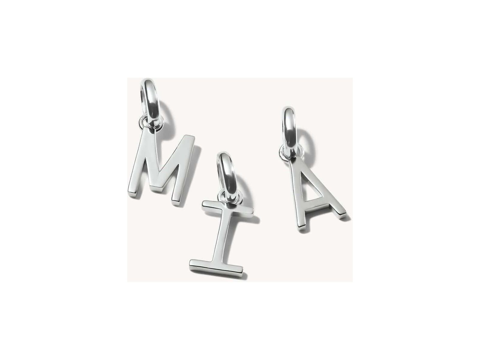 Pendentif charm en argent 925 représentant les lettres M, I, A, pour personnaliser vos bijoux.