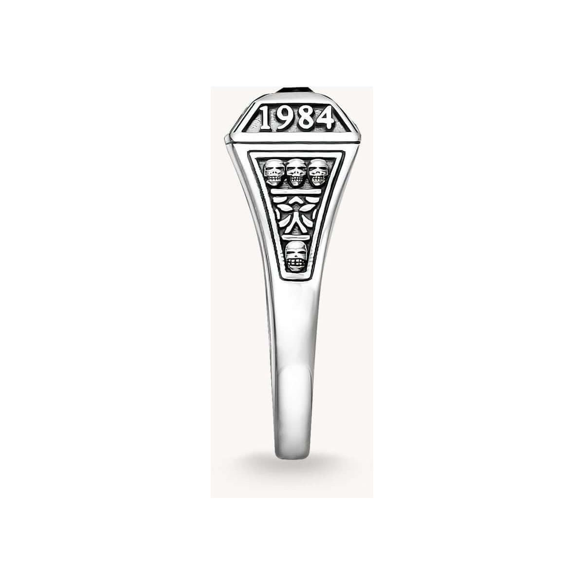 Bague collège ring in silver, engraved with '1984' and decorative skull design, handcrafted by THOMAS SABO.