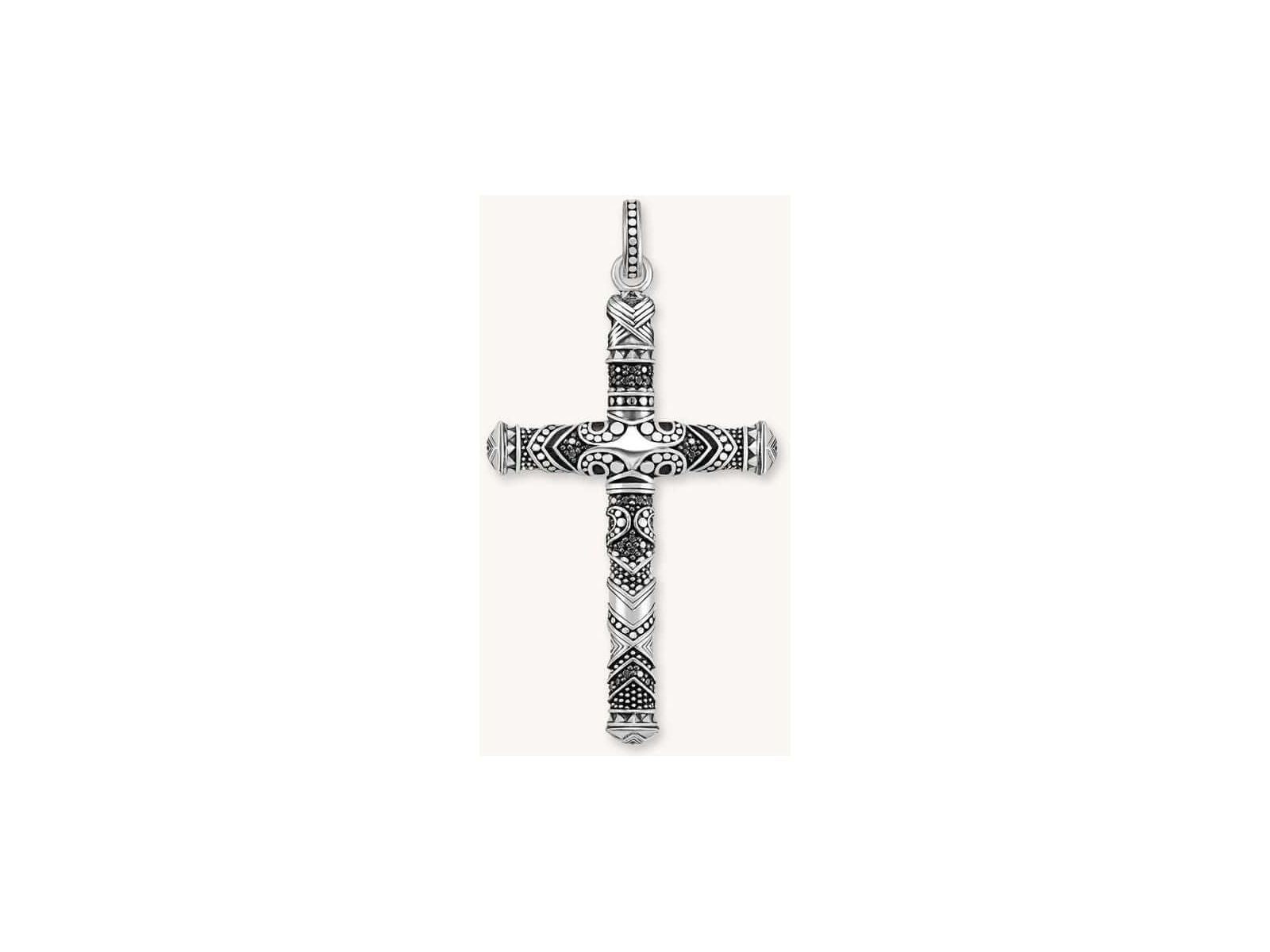 Pendentif croix maori petite avec motifs ethniques, élégant et traditionnel, en métal travaillé.