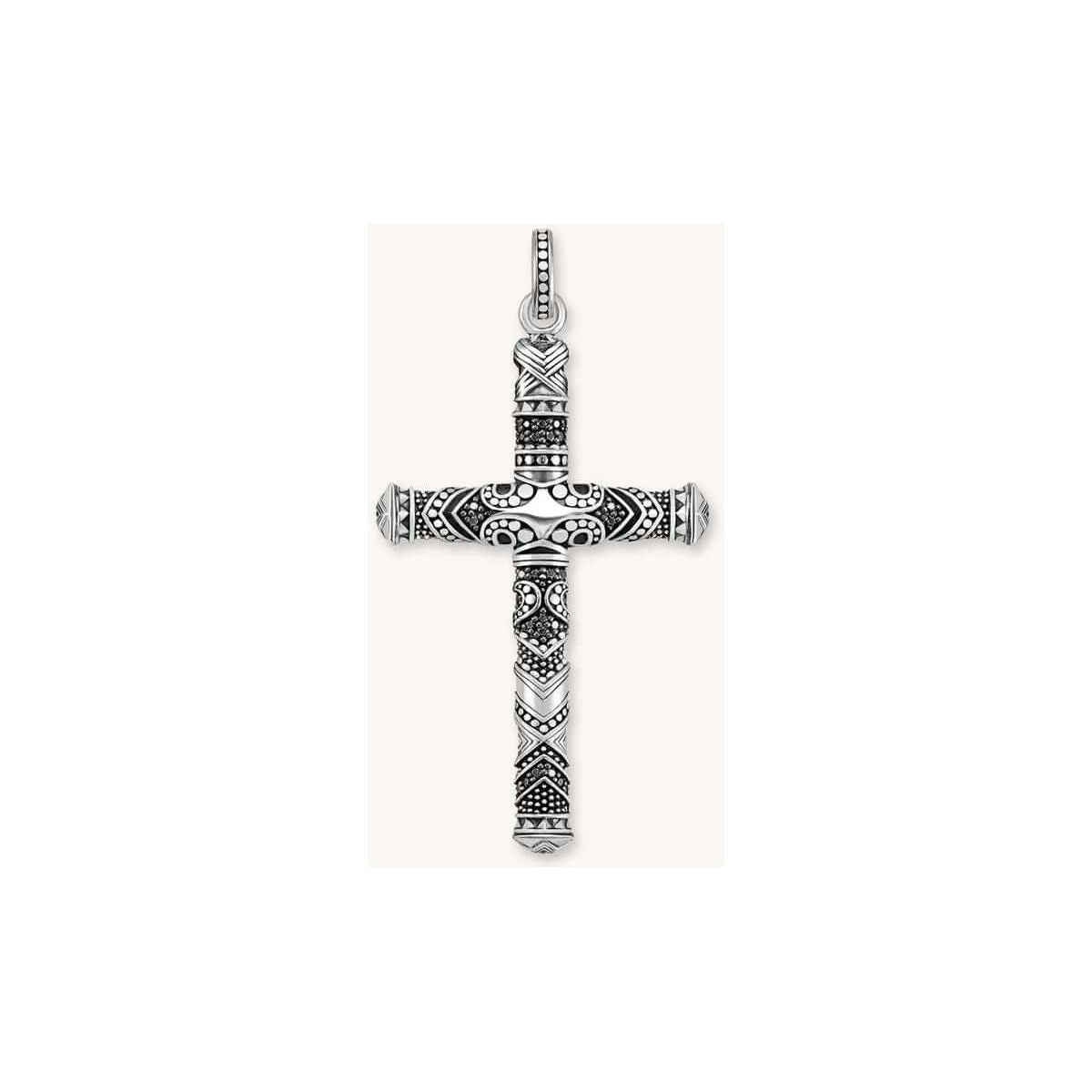 Pendentif croix maori petite avec motifs ethniques, élégant et traditionnel, en métal travaillé.