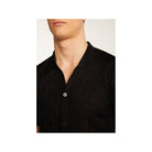 Chemise Matthew en polyamide, homme, légère et moderne, montrant un col noir et un tissu texturé.