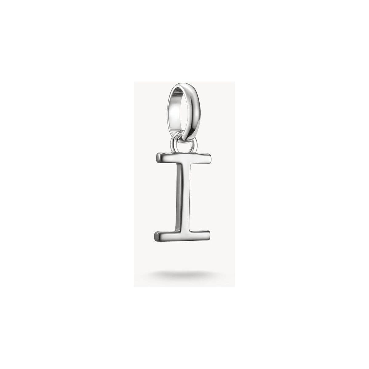 Pendentif charm lettre en argent 925 recyclé, design rectiligne, idéal pour personnaliser vos bijoux.