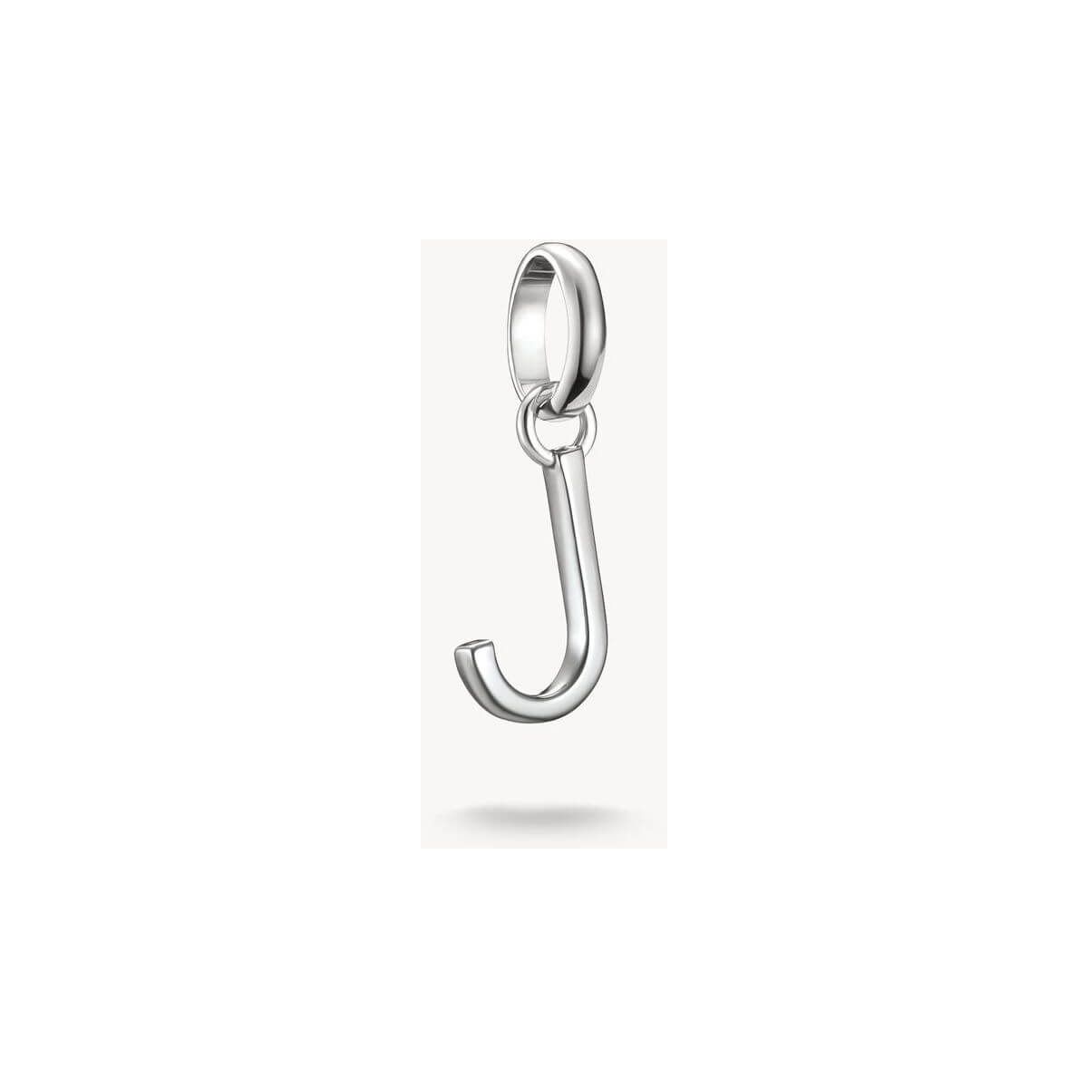 Pendentif charm lettre 'J' en argent 925 recyclé, design rectiligne pour personnaliser vos bijoux.