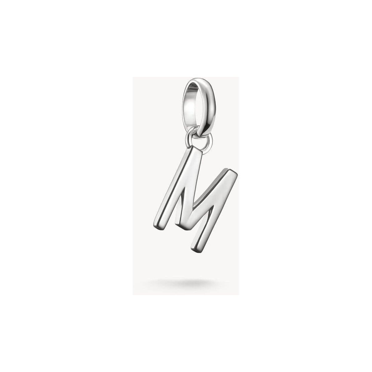 Pendentif charm en argent 925 en forme de lettre 'M' pour personnalisation de bijoux.
