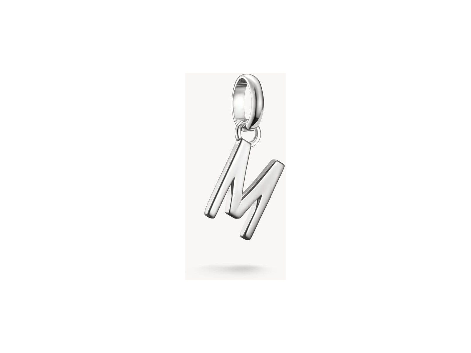 Pendentif charm en argent 925 en forme de lettre 'M' pour personnalisation de bijoux.