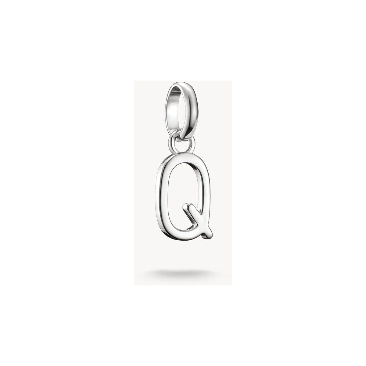 Pendentif charm lettre Q en argent 925 recyclé, design rectiligne, idéal pour personnaliser vos bijoux.
