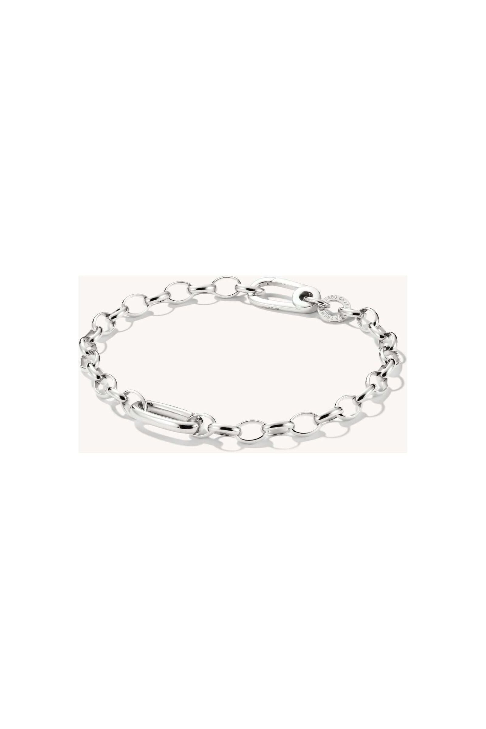 Bracelet charm en argent recyclé avec maillon ovale, design intemporel et fermoir mousqueton.