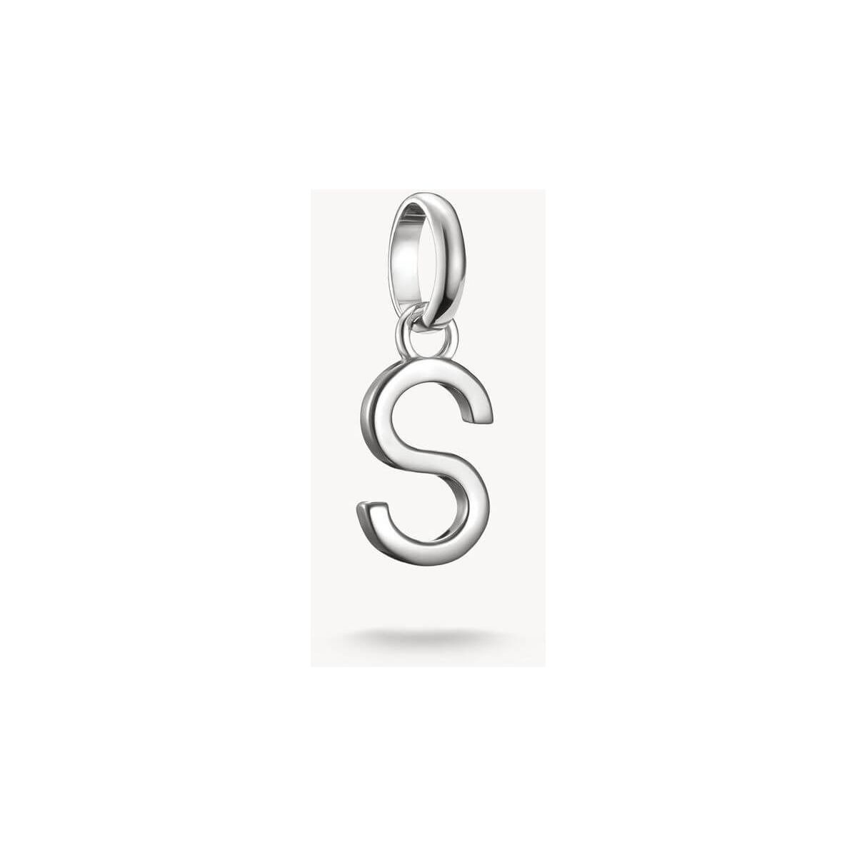 Pendentif charm lettre S en argent 925 recyclé, parfait pour personnaliser vos bijoux avec une touche unique.