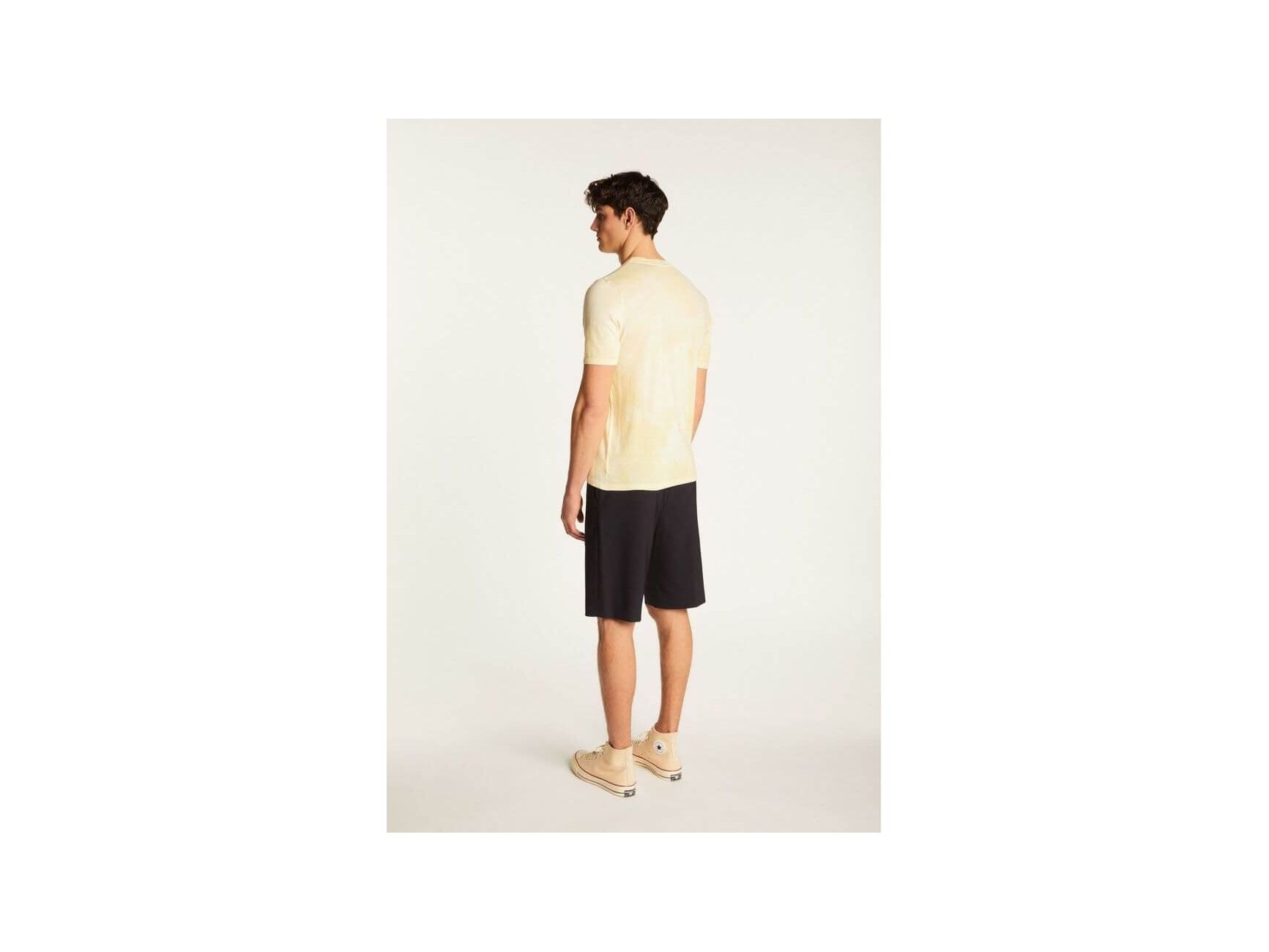 Back view of a model wearing the T-Shirt Marquez in light yellow with shorts, showcasing its modern style.