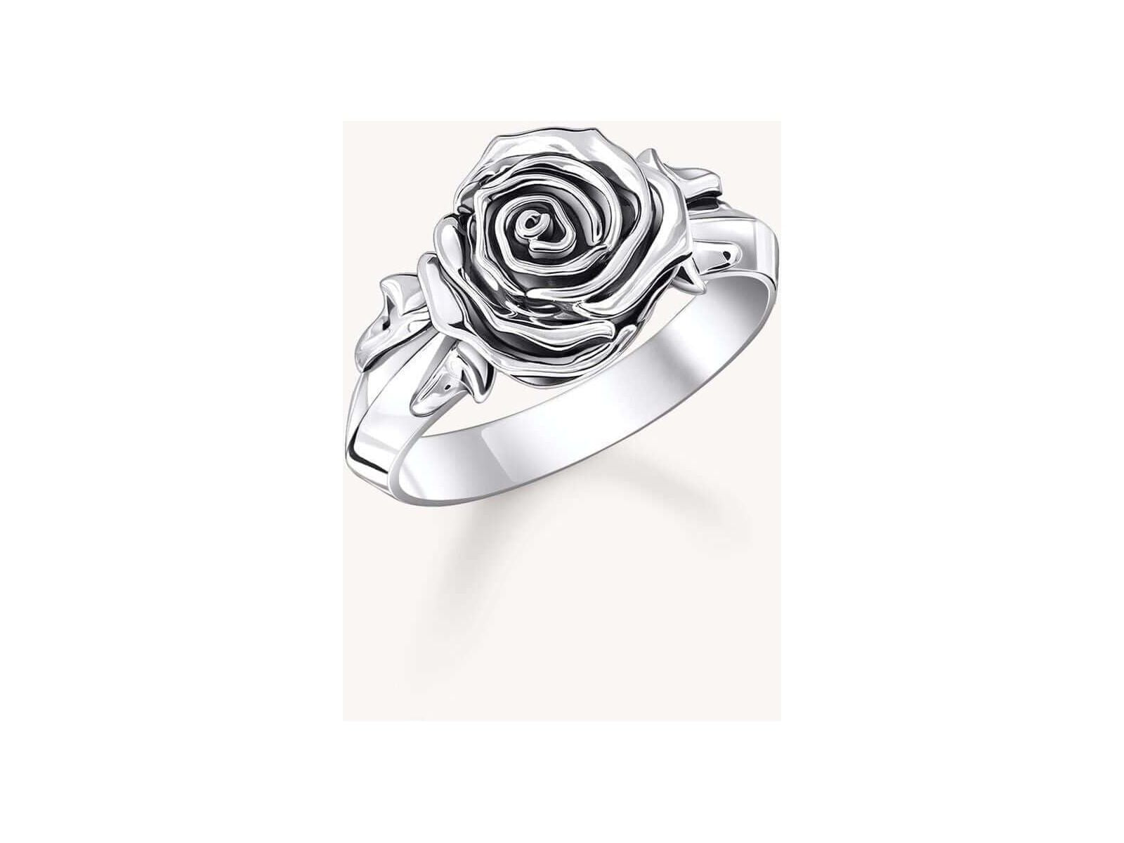 Bague Midnight Rose en argent recyclé, design en rose et feuilles délicates, style naturel.