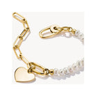 Bracelet charm avec maillons paperclip, perles d'eau douce et connect link plaqué or.