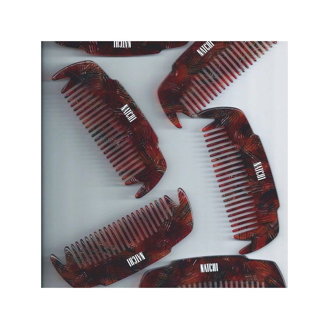 Peigne Coco fabriqué en acétate de cellulose, offrant une distribution uniforme d'huile et un démêlage doux.