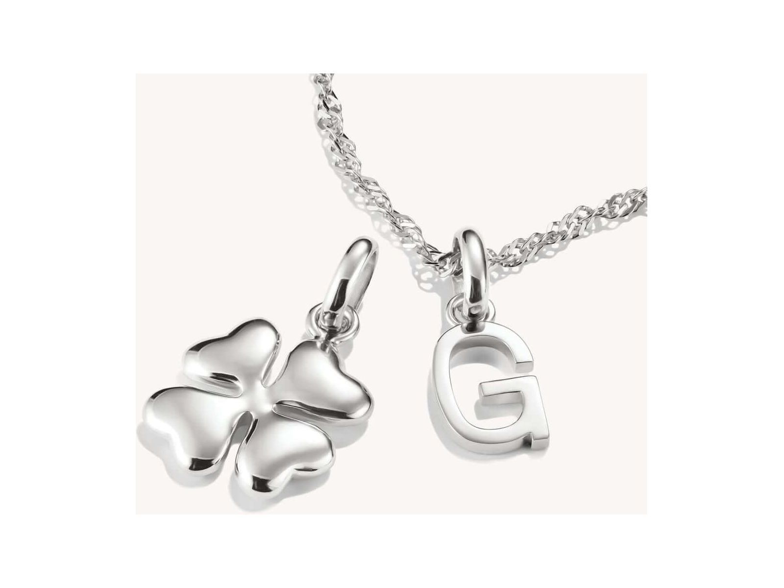 Pendentif charm en argent 925 en forme de trèfle à quatre feuilles et lettre G sur chaîne, symbole de chance.