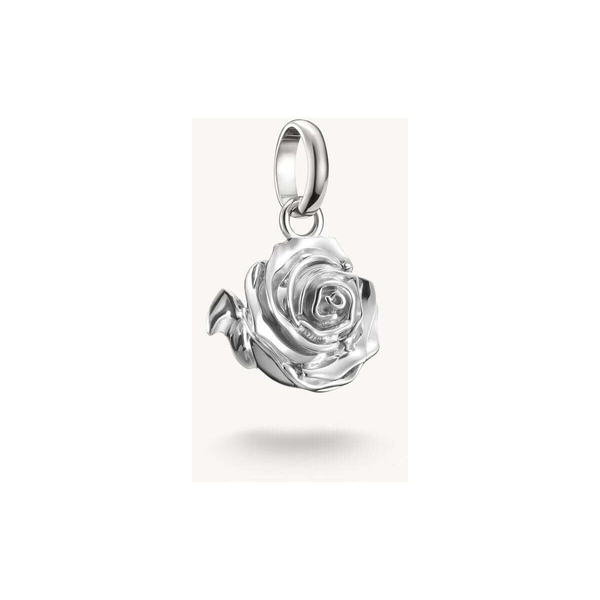 Pendentif charm fleur de rose en argent 925 recyclé, élégant et finement détaillé.