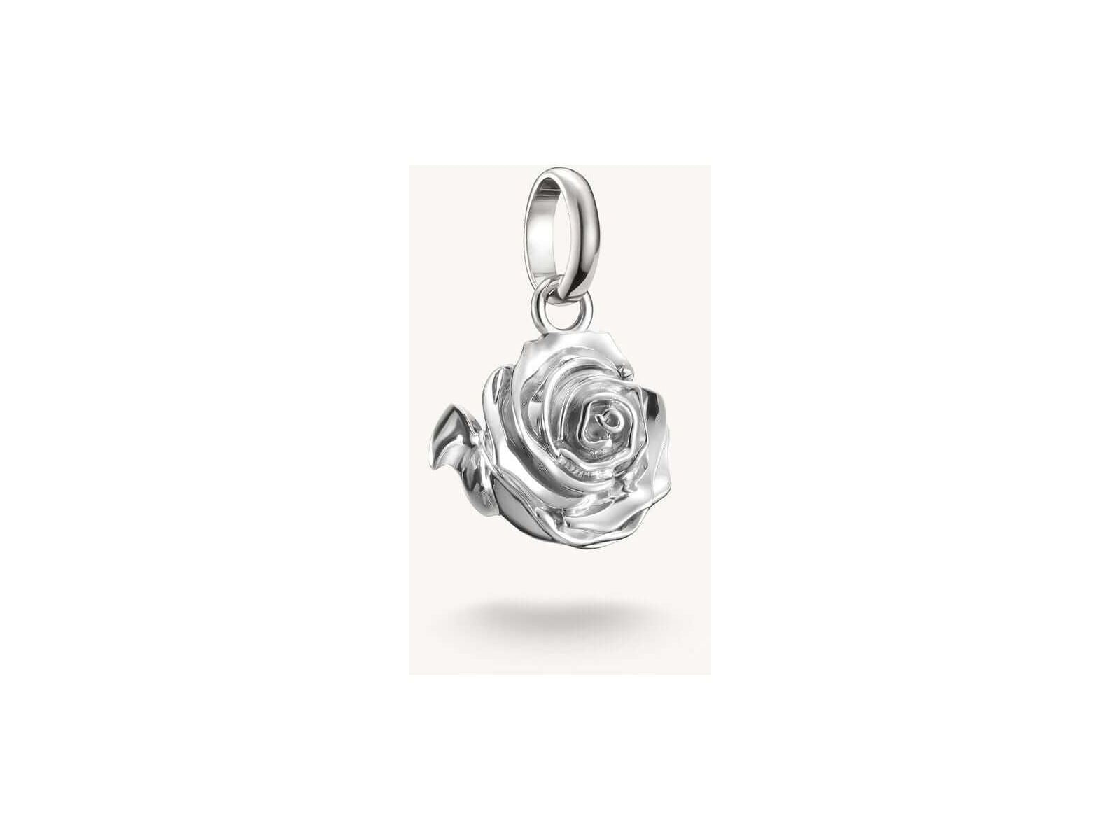Pendentif charm fleur de rose en argent 925 recyclé, élégant et finement détaillé.