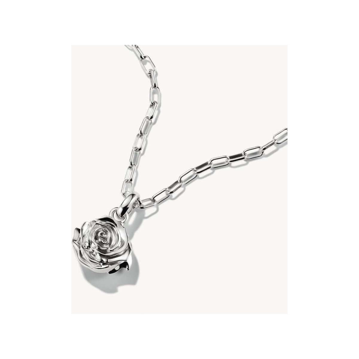 Pendentif charm fleur de rose en argent 925 sur chaîne, élégant et détaillé, parfait pour un style unique.