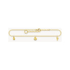 Chaîne de cheville en or jaune 18 carats avec trois coquillages en décoration, élégante et ajustable.