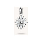 Pendentif charm soleil en argent 925 avec pierres de zirconium blanc, symbolisant la lumière et la positivité.