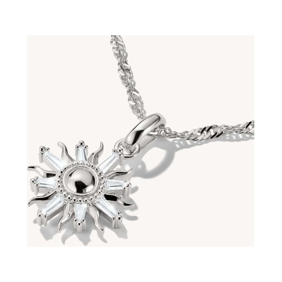 Pendentif soleil en argent 925 avec pierres de zirconium blanc, élégant et brillant.
