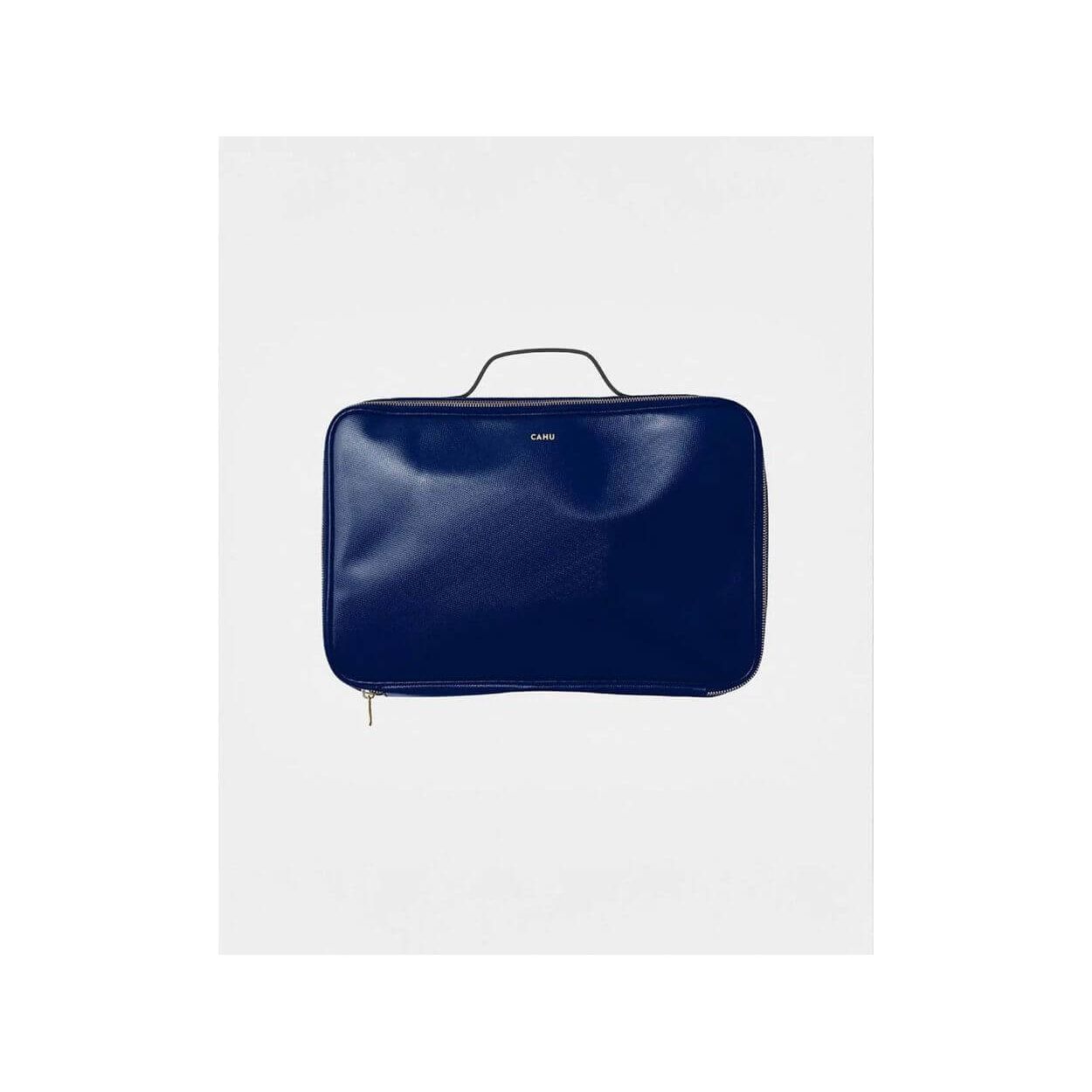 La Maxi Pochette Claude in navy blue, durable PVC outer, perfect for 13-inch laptops with gold zipper.
