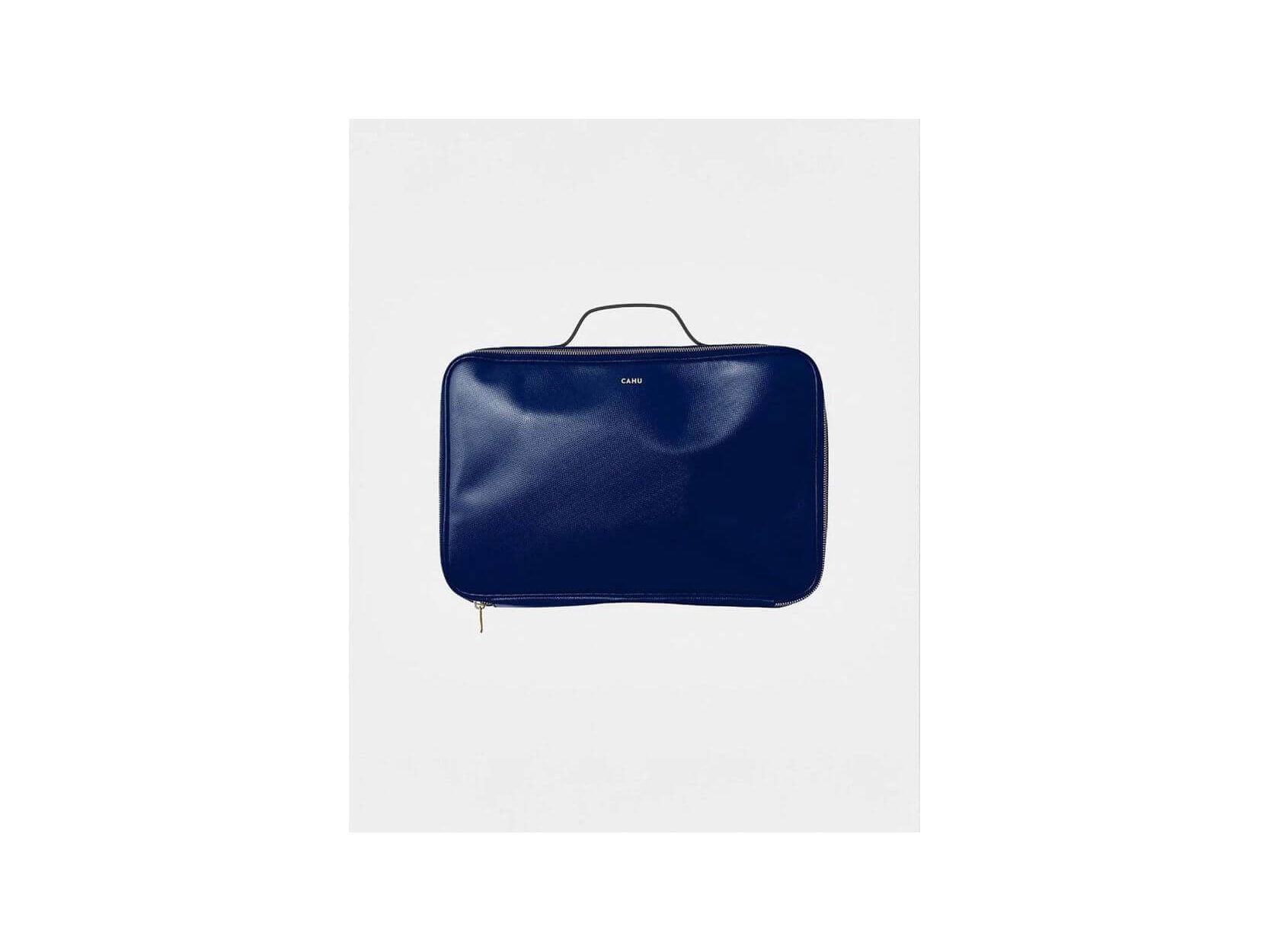 La Maxi Pochette Claude in navy blue, durable PVC outer, perfect for 13-inch laptops with gold zipper.