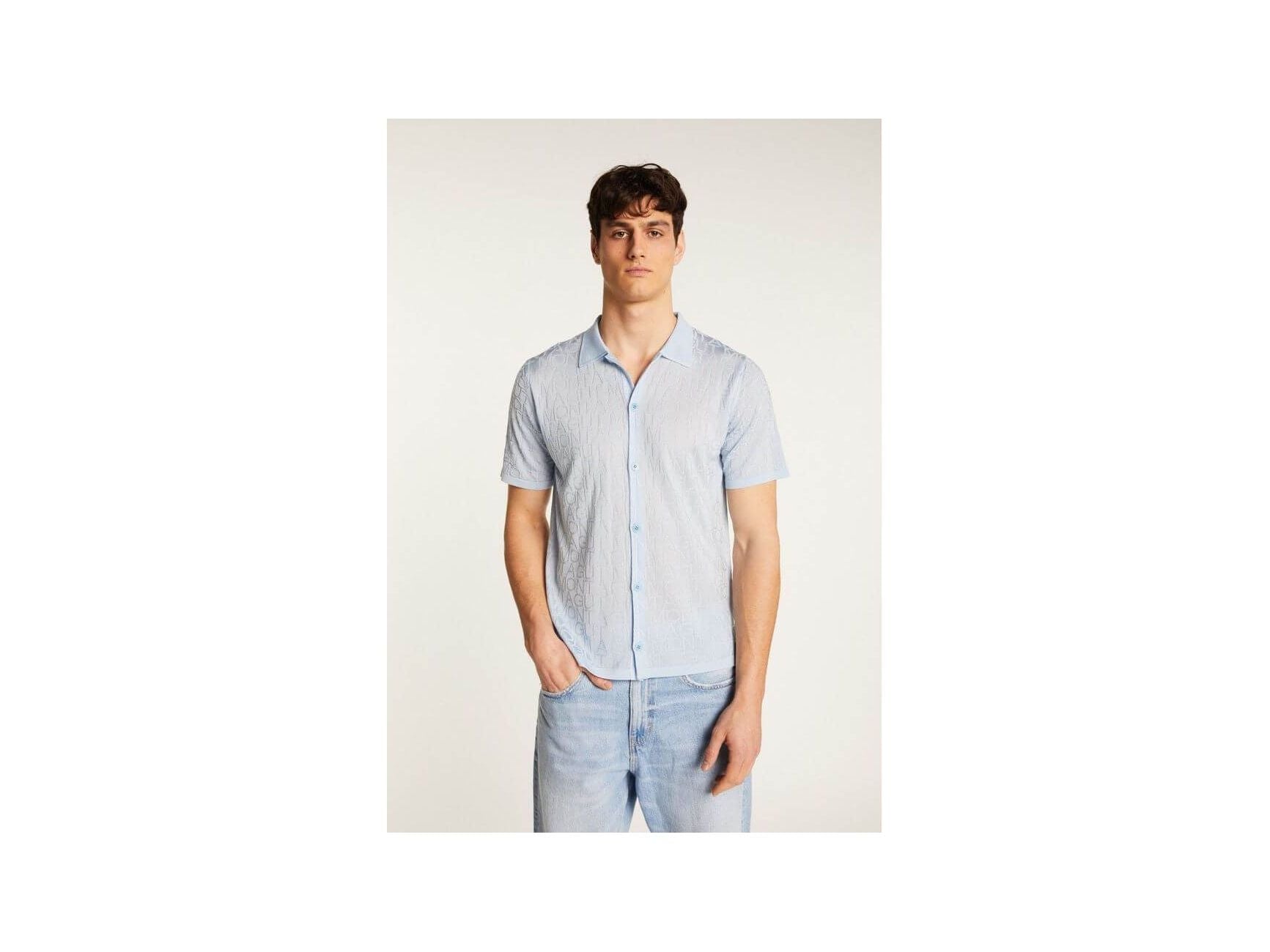 Chemise Matthew blue short-sleeve shirt for men, lightweight and stylish for sunny days.