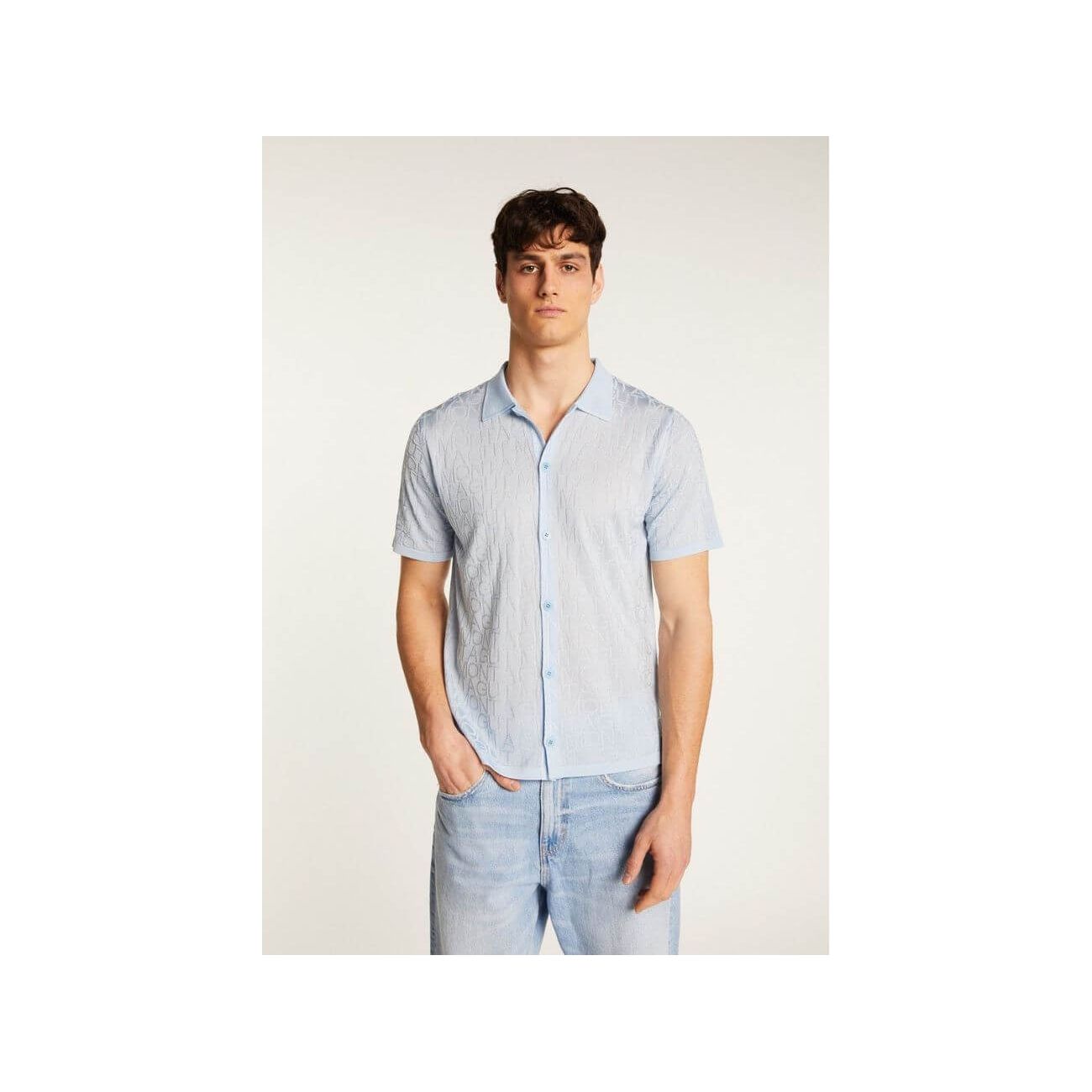 Chemise Matthew blue short-sleeve shirt for men, lightweight and stylish for sunny days.