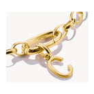 Pendentif charm lettre C en plaqué or sur chaîne, élégant et personnalisé pour un style unique.