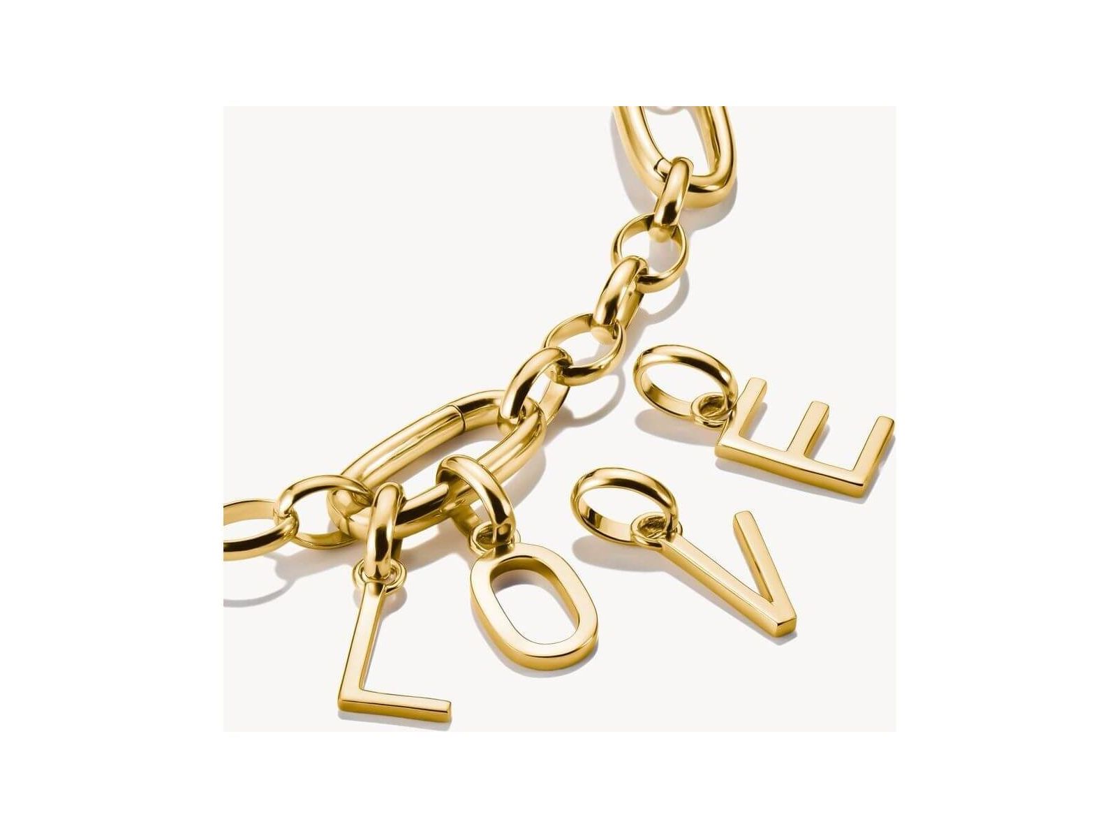 Pendentif charm lettres en plaqué or formant le mot 'LOVE', parfait pour personnaliser bijoux.
