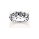 Bague Midnight Rose en argent recyclé avec roses en relief, symbole d'amour, disponible en plusieurs tailles.