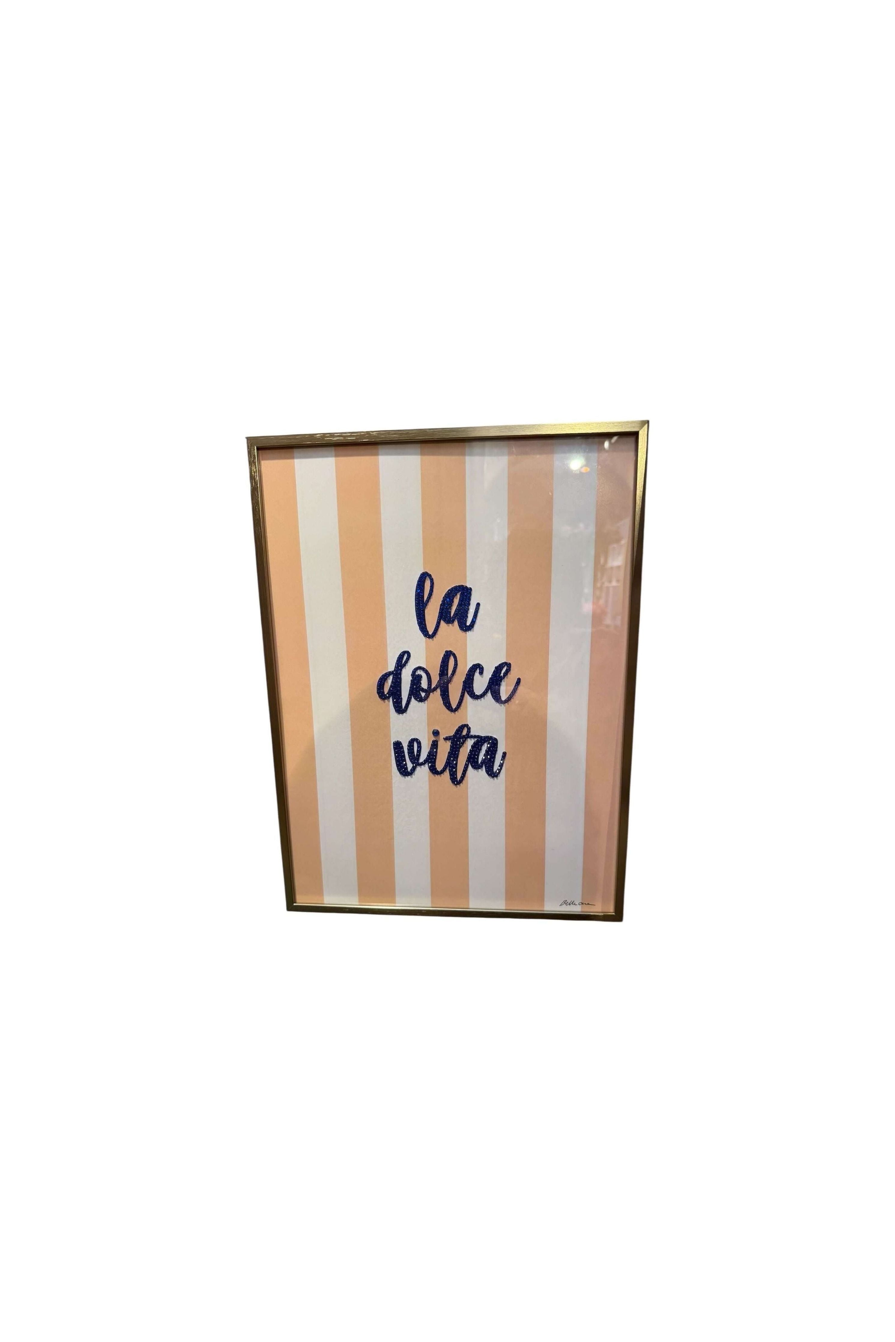 Encadrée 30x40 affiches 'La Dolce Vita' avec strass brillants, design chic et glamour sur fond rayé.