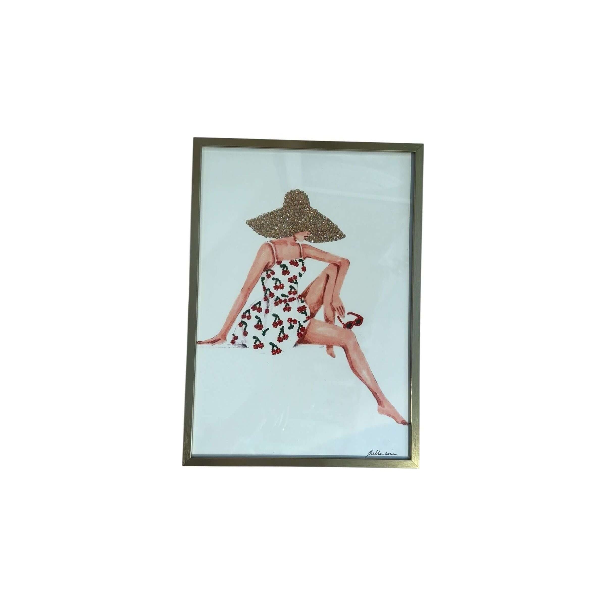 Encadrée 21x30 cm avec illustration d'une femme en robe à motifs de coeurs, chapeau et sandales, décor chic.